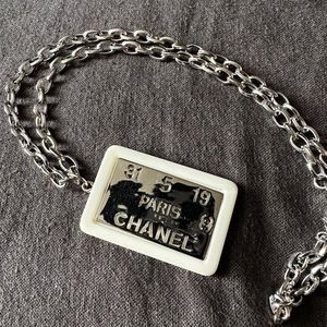 CHANEL PENDANT IN WHITE SILVER COLOR